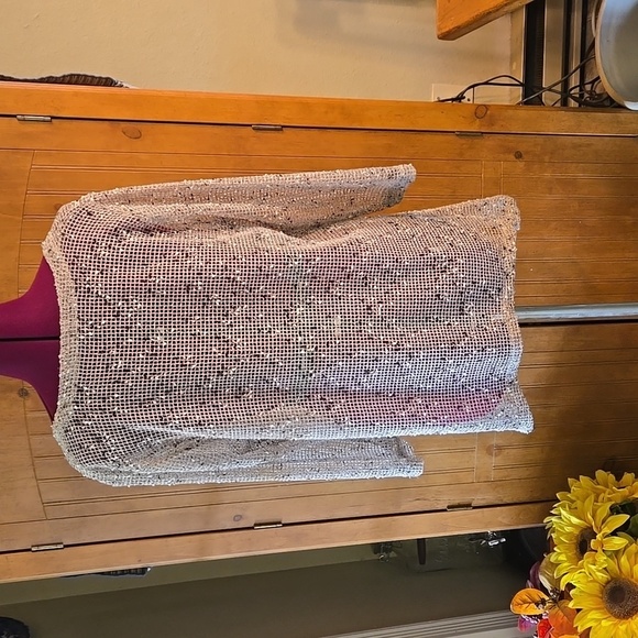 LU LU B 3/4 LENGTH SLEEVES PULLOVER TOP - Picture 4 of 8